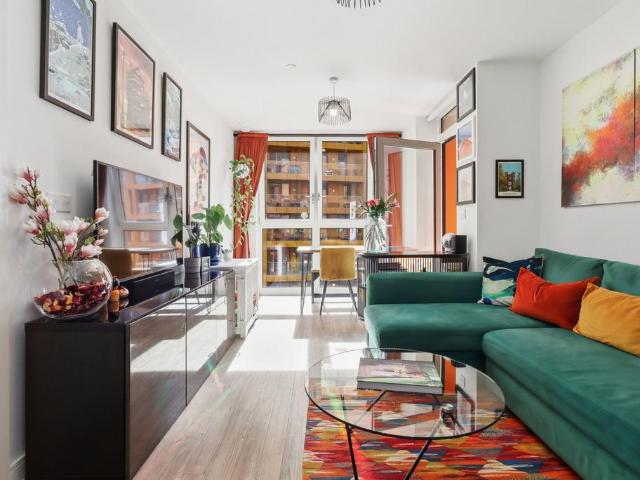 Flat for sale in Enderby Wharf, Greater London