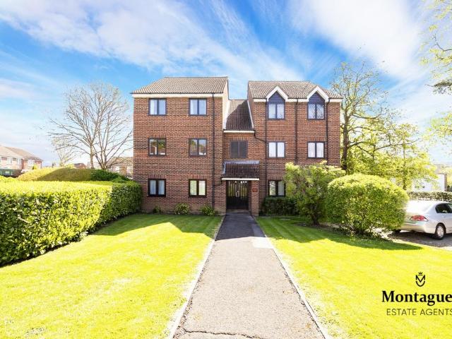 Flat for sale in Epping, Essex
