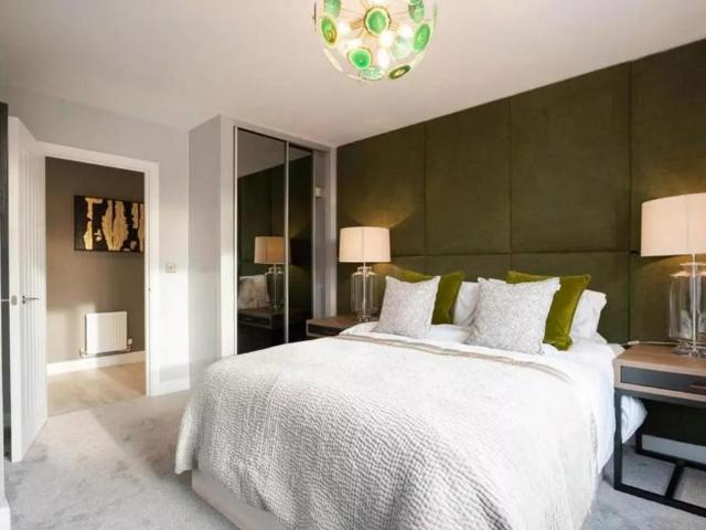 Flat for sale in Spring Park, Luton