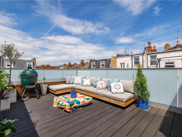 Flat for sale in Fulham, Greater London