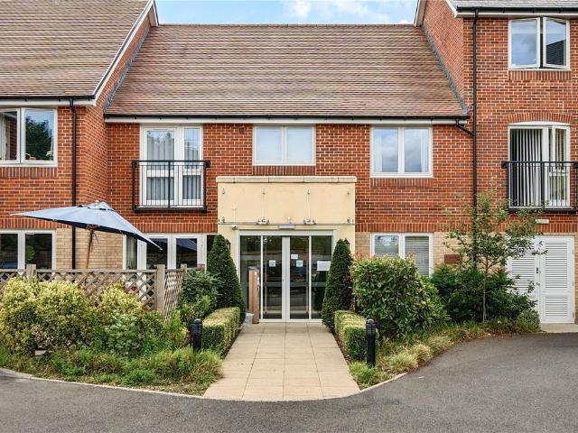 Flat for sale in Berrick Salome, Oxfordshire