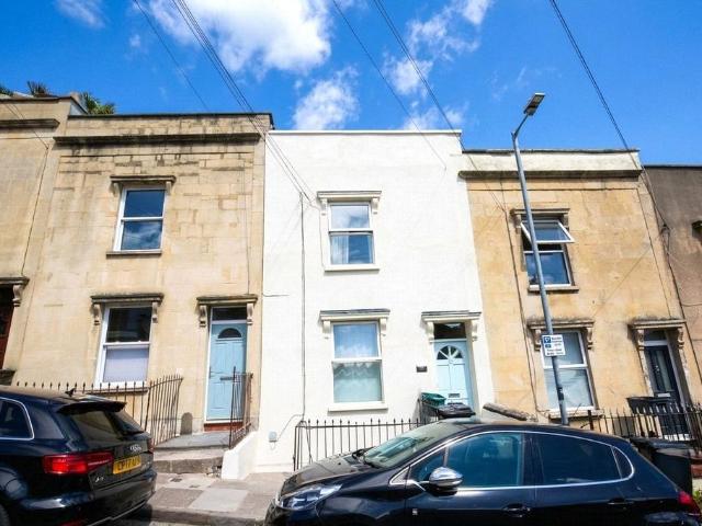 Flat for sale in Feckenham, City Of Bristol