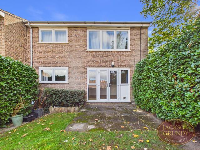 Flat for sale in Sunnyside, West Northamptonshire