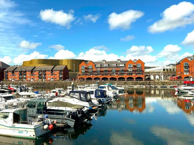 Flat for sale in Nangreaves, Wales