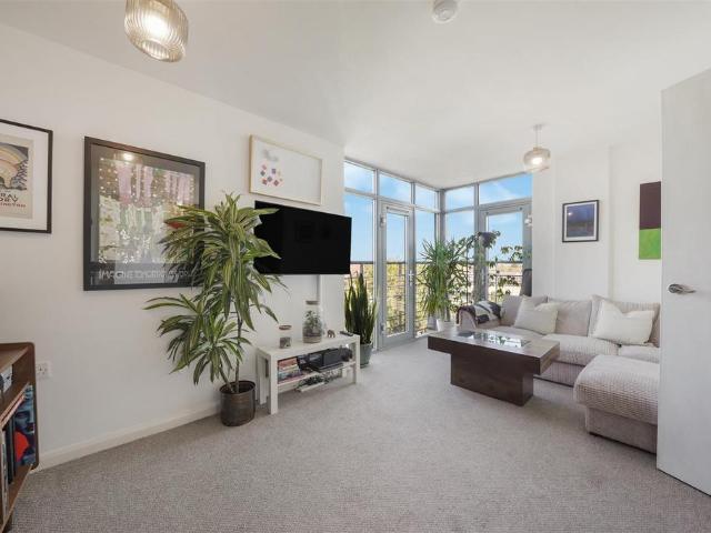 Flat for sale in Greater London