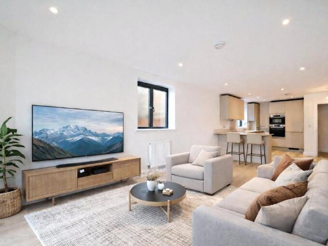 Flat for sale in Chingford, Greater London