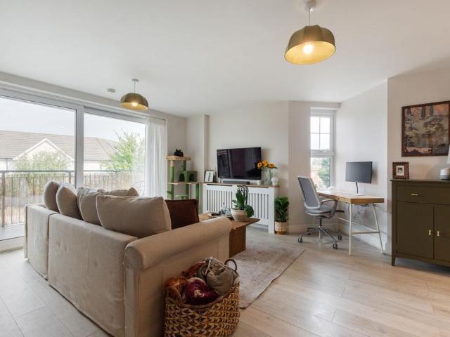Flat for sale in Albany Park, Greater London