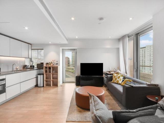 Flat for sale in Nine Elms, Greater London
