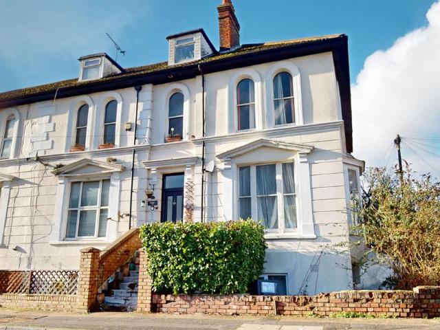 Flat for sale in Repton Manor, Bridgefield