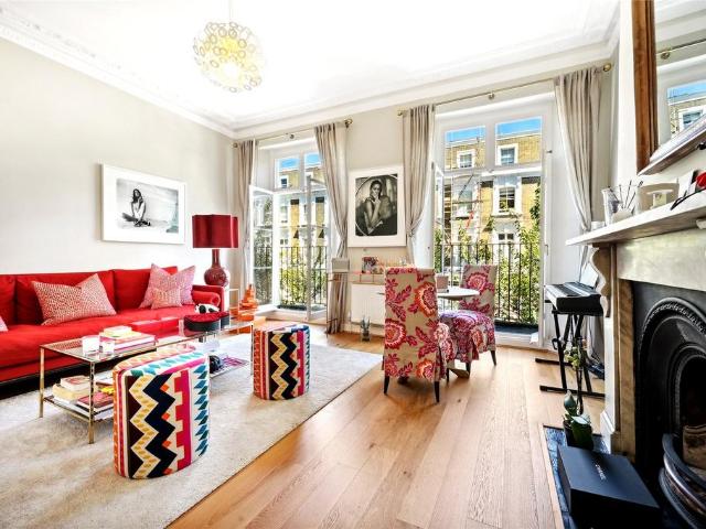 Flat for sale in Brompton, Greater London