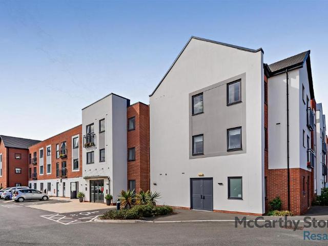 Flat for sale in Watergate, Devon