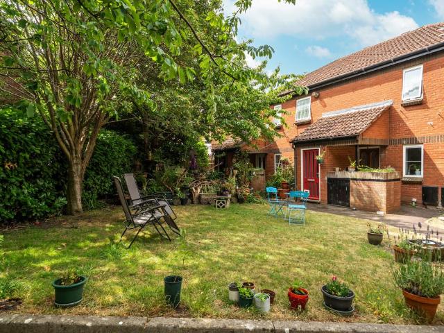 Flat for sale in Kingswood, South Gloucestershire
