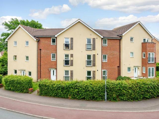 Flat for sale in Easthampstead, Bracknell