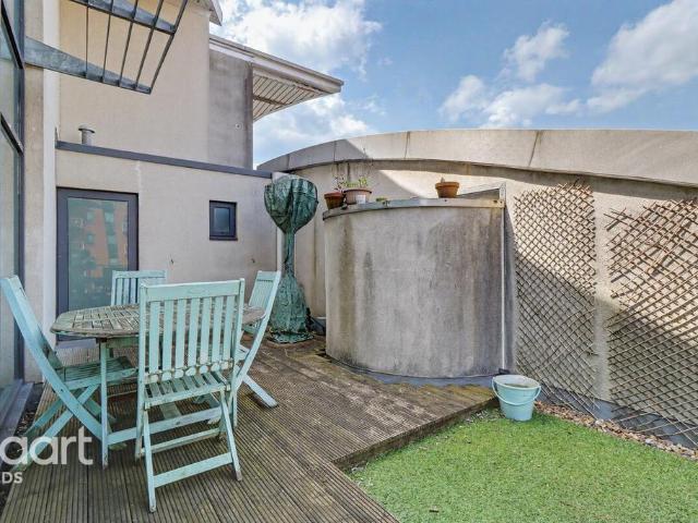 Flat for sale in Holbeck, West Yorkshire