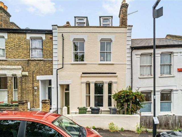 Flat for sale in West Norwood, Greater London