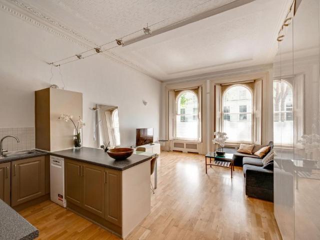 Flat for sale in Bayswater, Greater London