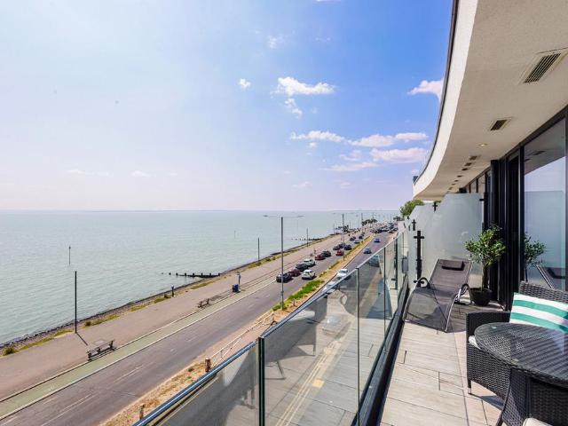 Flat for sale in Alton Barnes, Essex