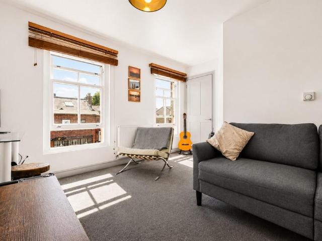 Flat for sale in St Albans, Five Acres