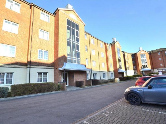 Flat for sale in Wotton, Gloucester