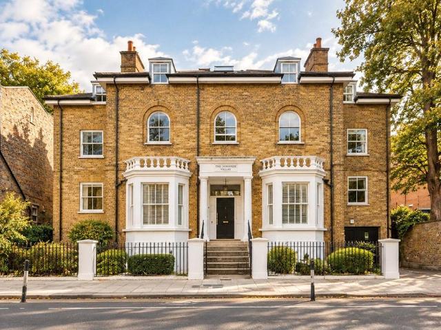 Flat for sale in Lower Clapton, Greater London
