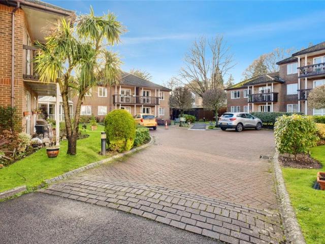 Flat for sale in Tricketts Cross, Ferndown