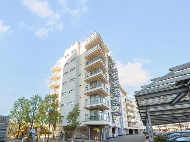 Flat for sale in Rush Green, Greater London