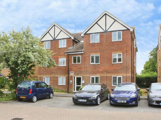 Flat for sale in Slough
