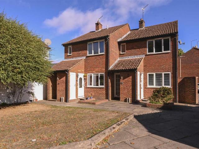 Flat for sale in Chiswell Green, St Albans