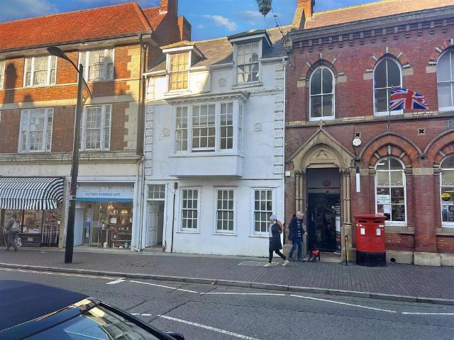 Flat for sale in Milton Keynes