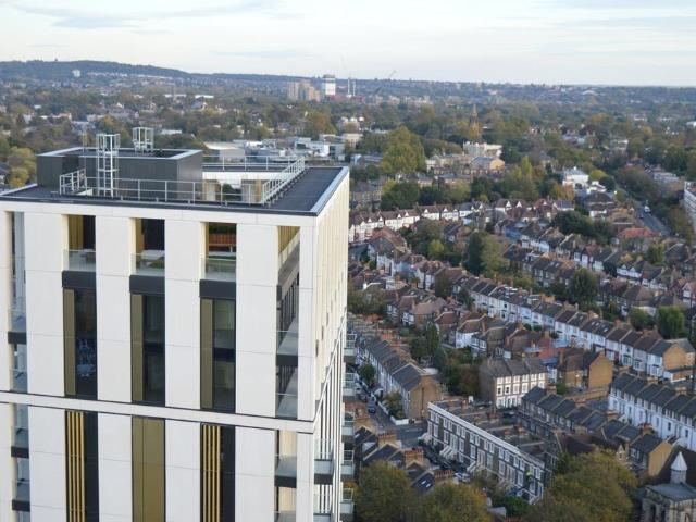 Flat for sale in London Borough of Lewisham, Ladywell