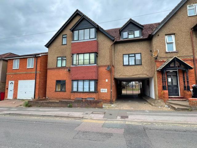 Flat for sale in Slough