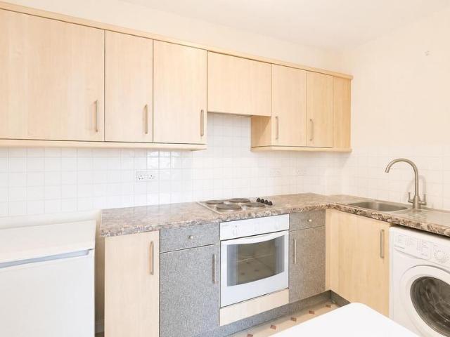 Flat for sale in London Borough of Hounslow, Greater London