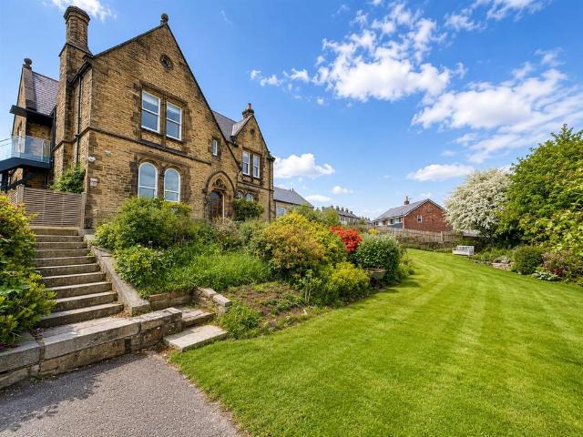 Flat for sale in Hipperholme, West Yorkshire