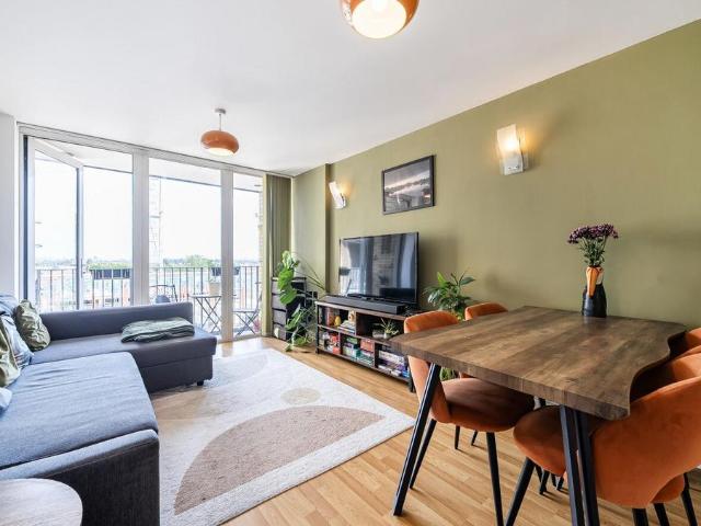 Flat for sale in Hornsey, Greater London