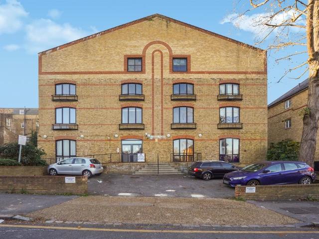 Flat for sale in Upper Sydenham, Greater London