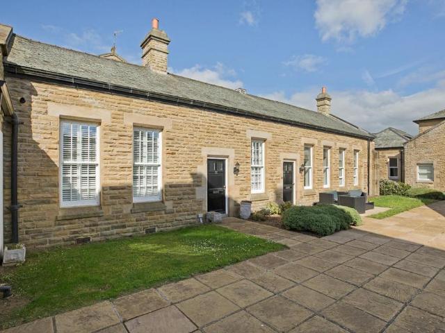 Flat for sale in Tranmere Park, West Yorkshire