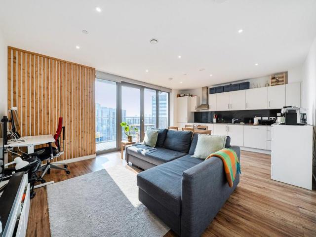 Flat for sale in Nine Elms, Greater London