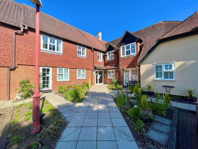 Flat for sale in The Butts, Kent