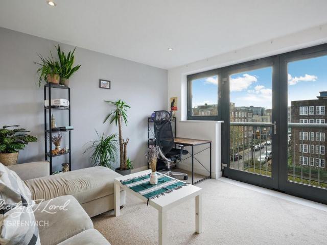 Flat for sale in Greenwich Town Centre, Greater London