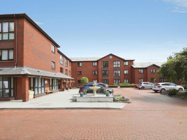 Flat for sale in Roby Mill, Lancashire