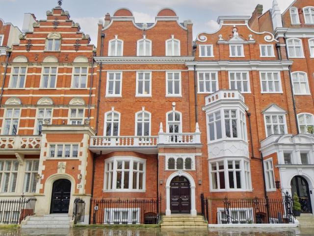 Flat for sale in Chelsea, Greater London
