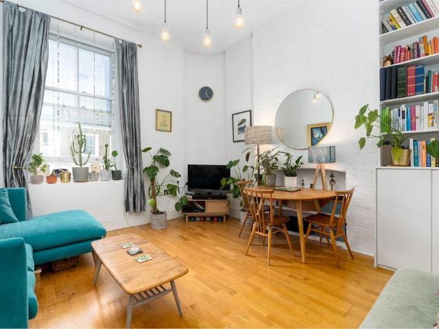Flat for sale in Dalston, Greater London