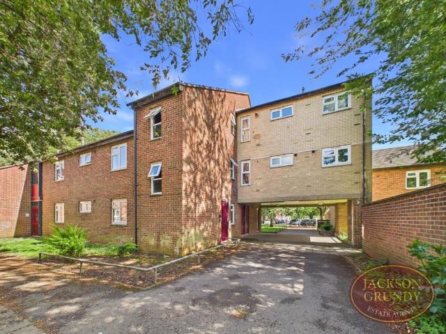 Flat for sale in Phippsville, Northampton