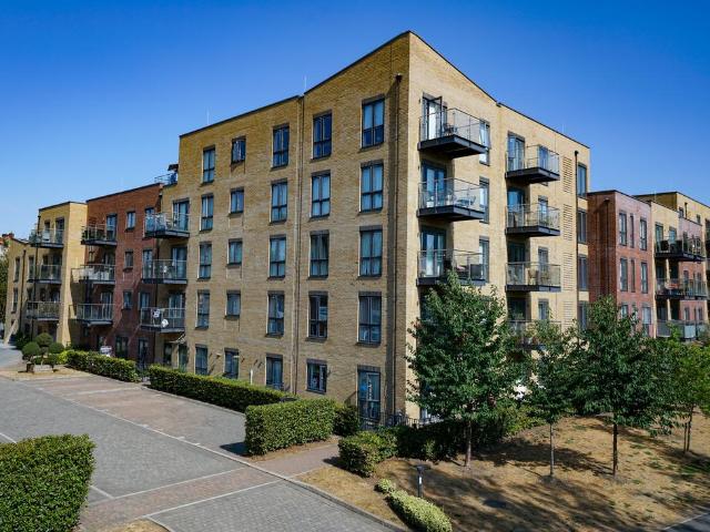 Flat for sale in Pouchen End, Hertfordshire