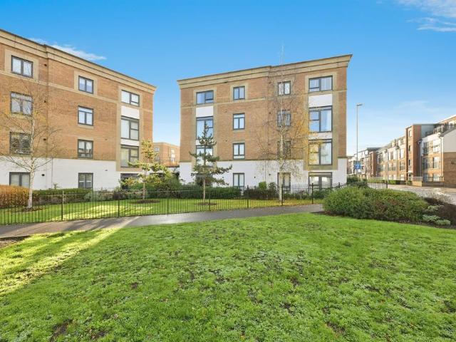 Flat for sale in Hertford, Colliers End