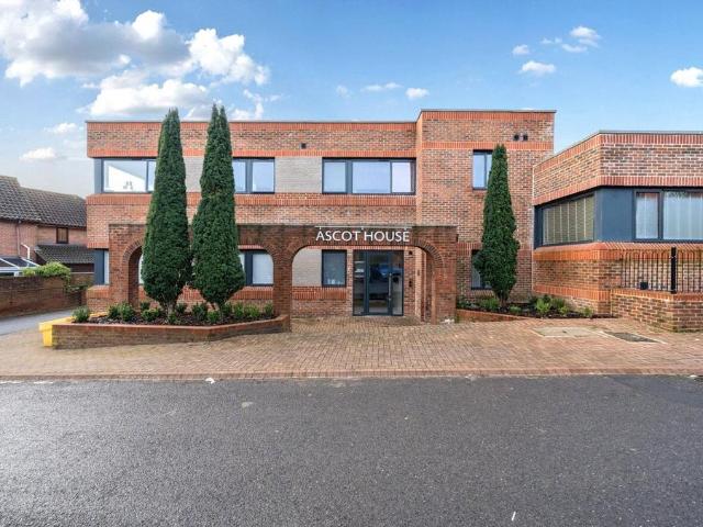 Flat for sale in Wokingham