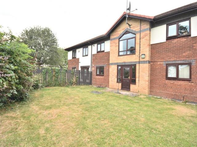 Flat for sale in West Yorkshire