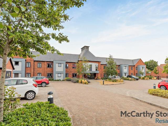 Flat for sale in Chelmondiston, Suffolk