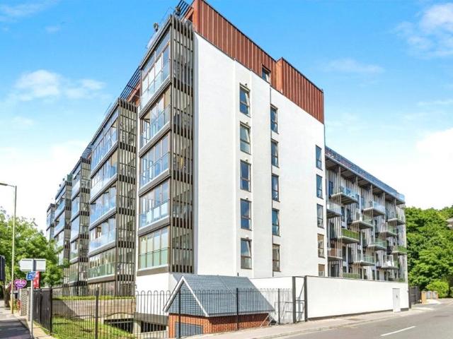 Flat for sale in Farnborough, Hampshire