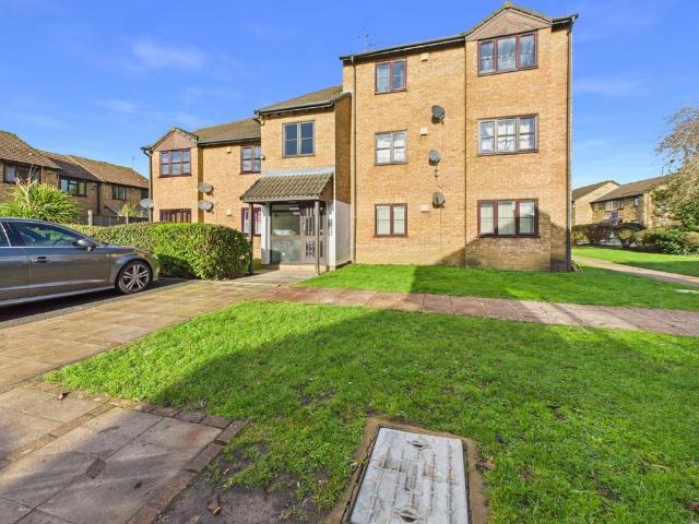Flat for sale in Slough